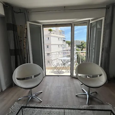 アパート Well-located With Terrace And Balcony